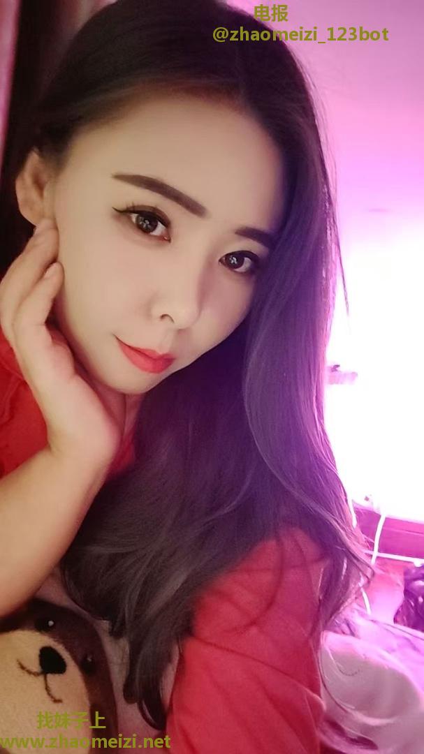 服务系大奶骚少妇