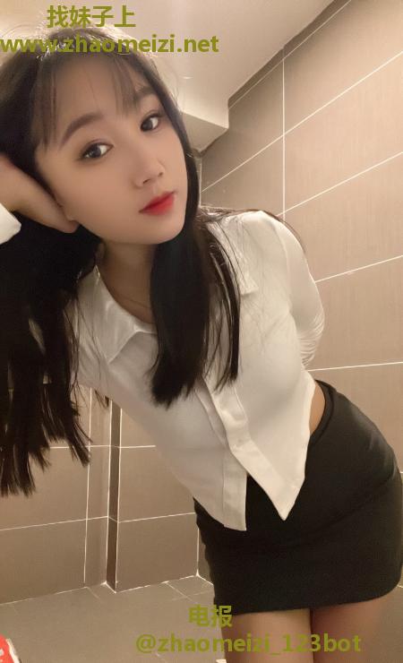 丰乳翘臀嫩妹子