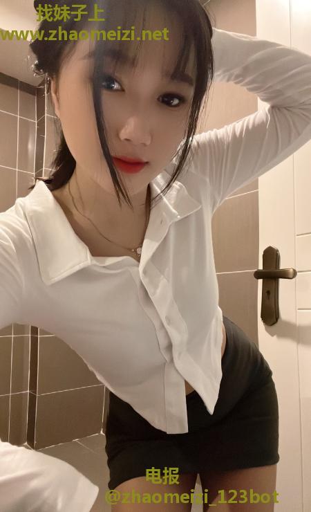 丰乳翘臀嫩妹子