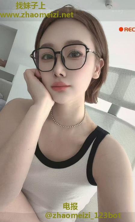 长宁性感可爱短发妹子