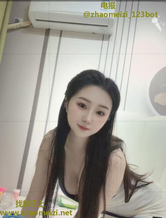 蛇腰大奶小骚妇