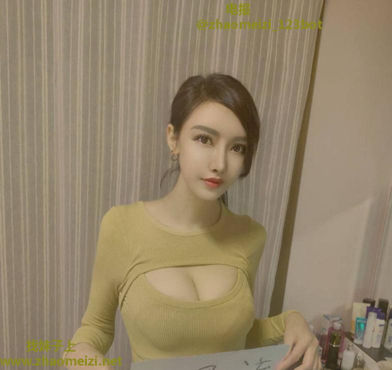 前凸后翘风骚蜜桃臀