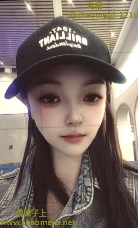 制服小翘臀倩倩