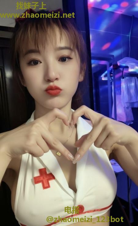 娇小型骚女小艾艾