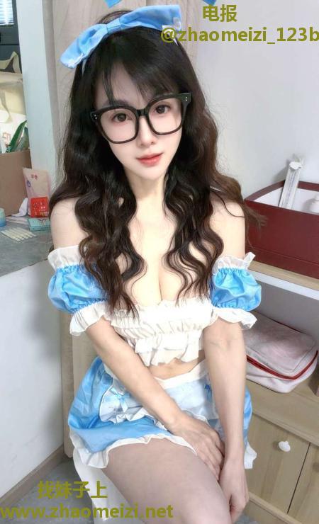 性感妖娆小少妇