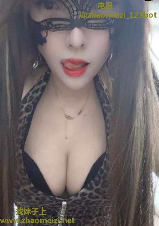 大胸翘臀骚熟女