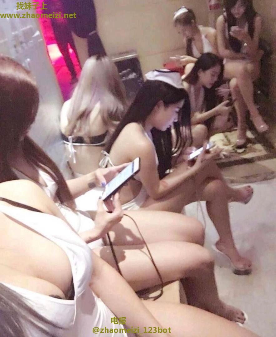 可甜盐边做边喷水的诗诗