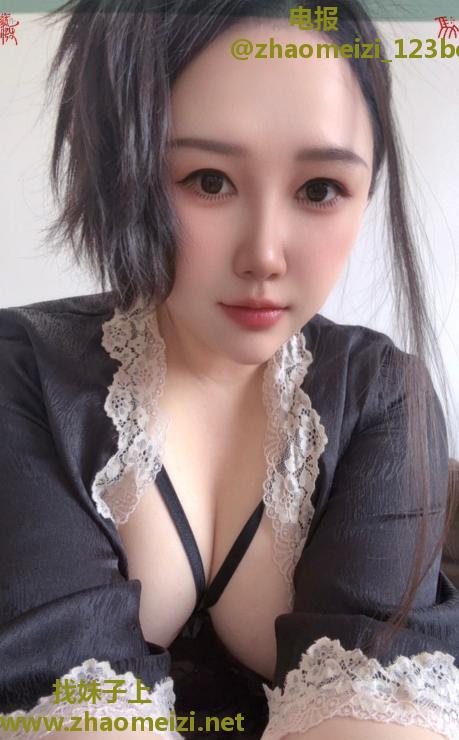 黑丝丰满小姐姐