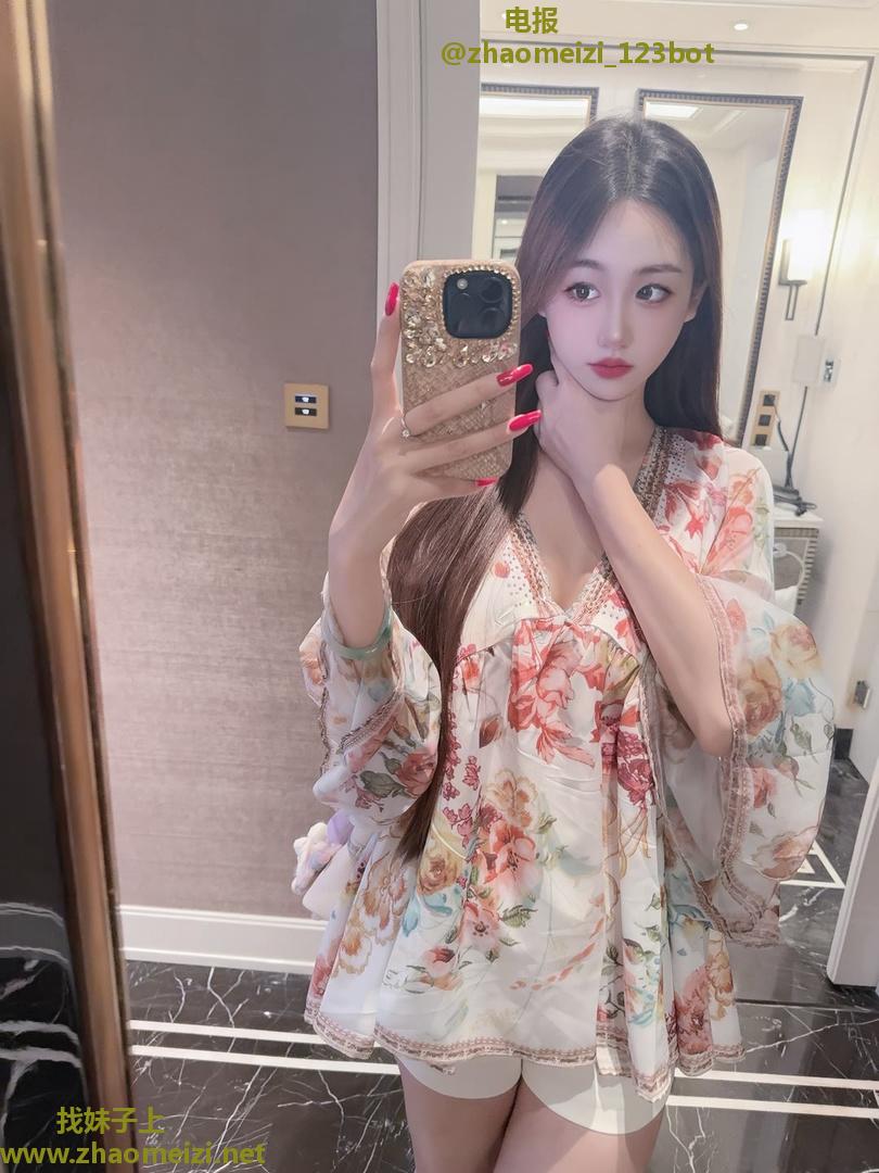 丰满长腿密桃臂韵味御姐