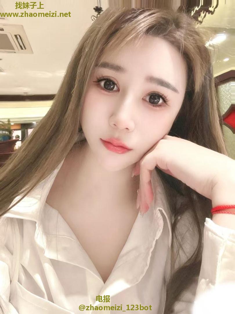 细腰翘臀颜值女友