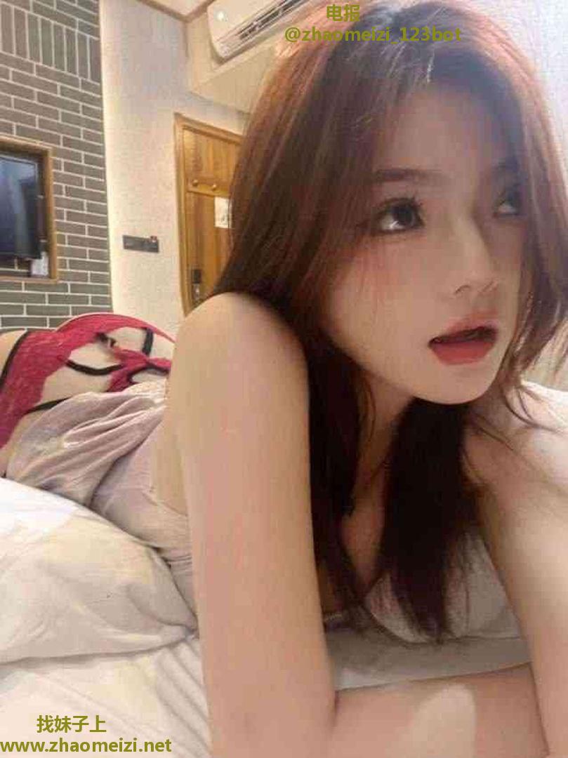 甜美性感丰满小湿妹