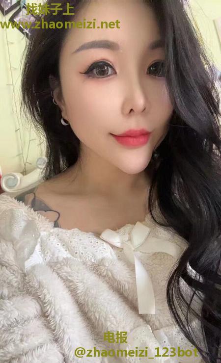 丰满肥臀小野猫
