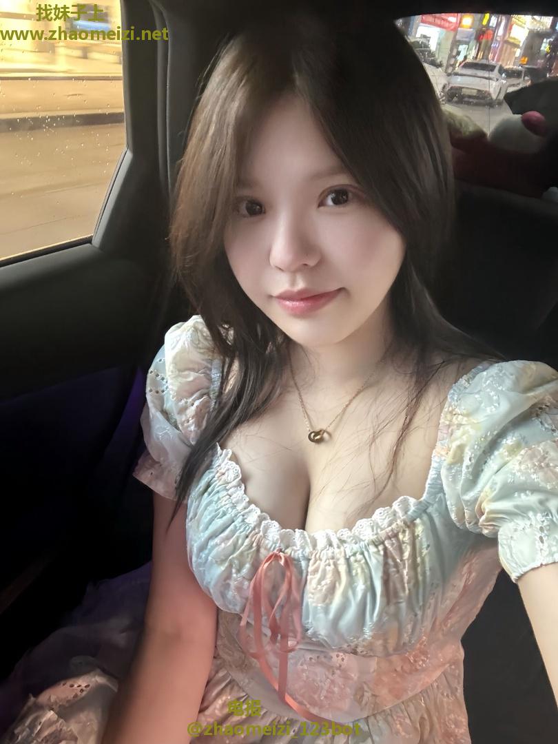 巨乳白领妹妹在外做兼职