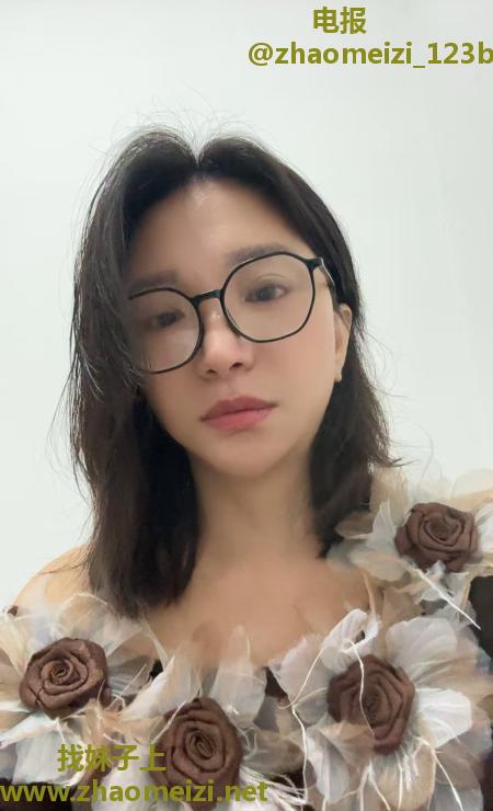 上城眼镜少妇小画