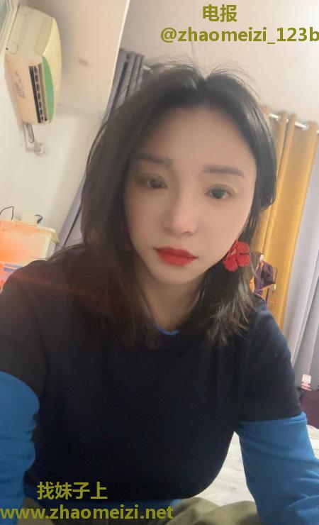 上城眼镜少妇小画