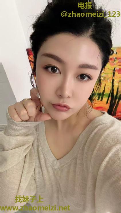 一字马颜值小姐姐
