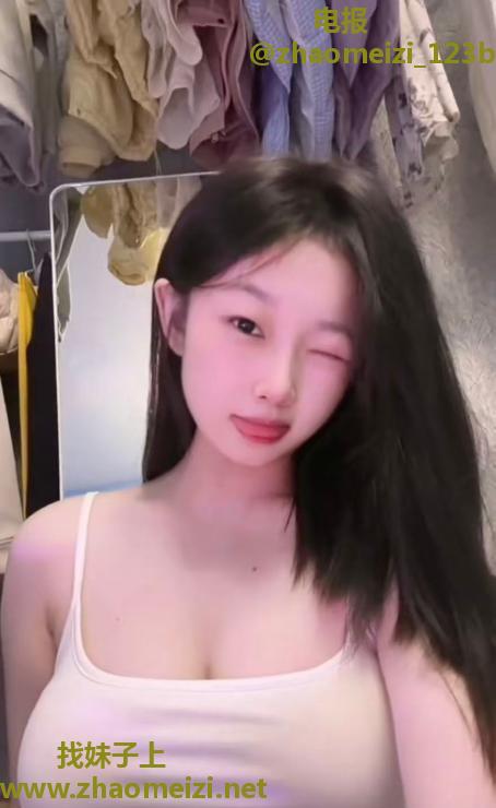 性感尤物笑笑