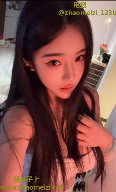 东站巨乳颜值小乔