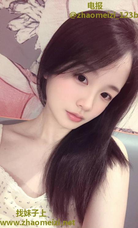 气质大胸嫩妹
