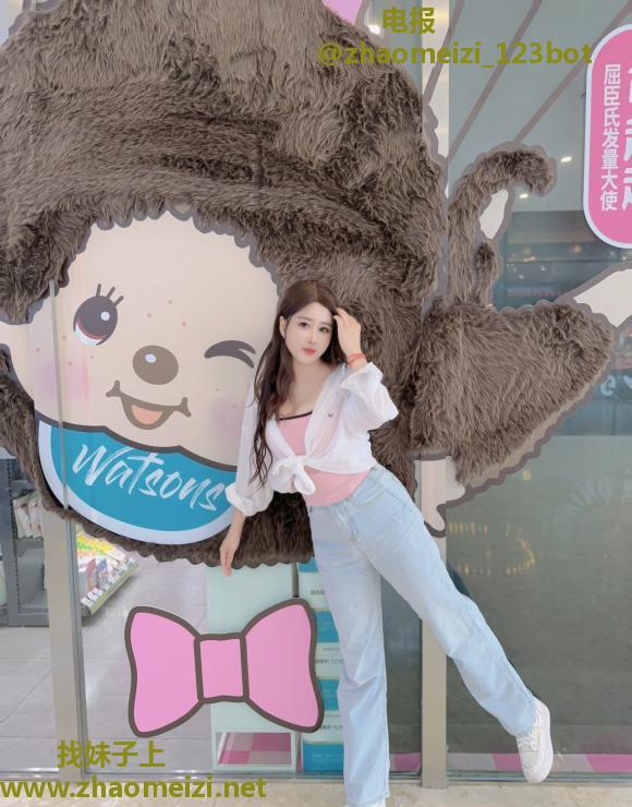大胸丰臀少妇能深喉