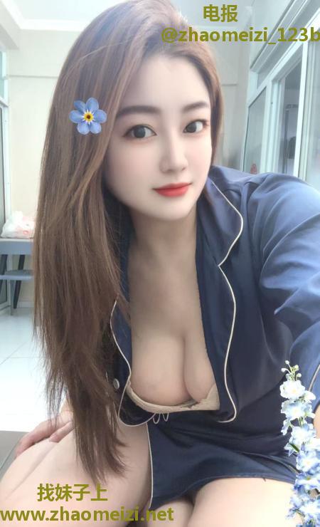 口爆大胸美骚妇