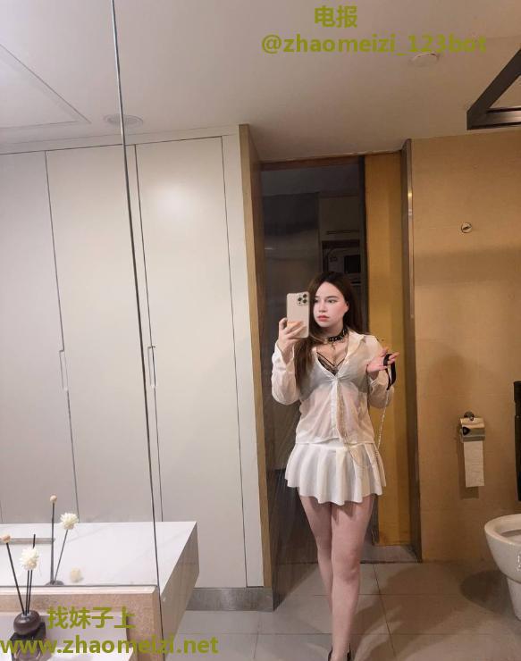 天河性感大胸嫩妹