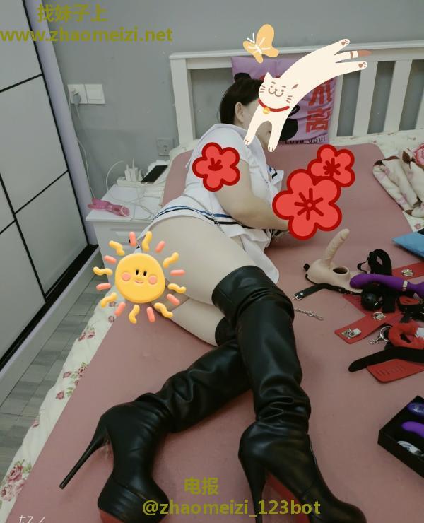 白虎鲍鱼逼喷水三通姐