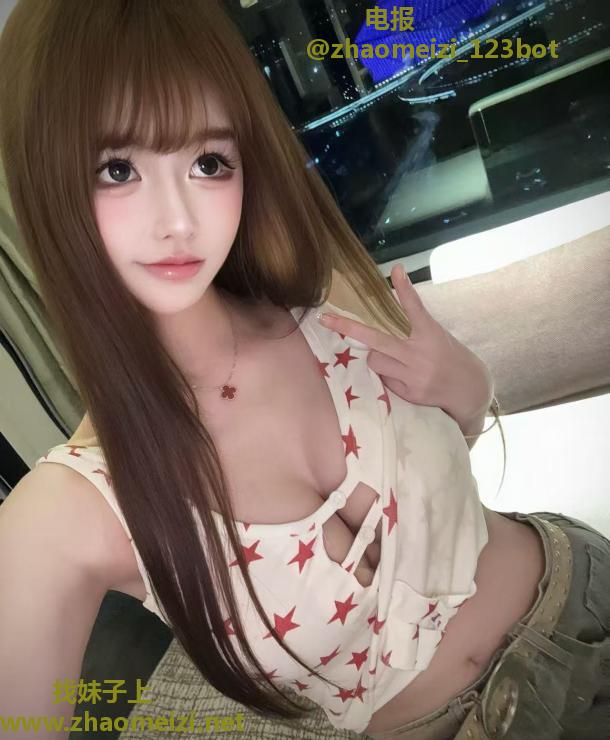 清纯大胸妹子