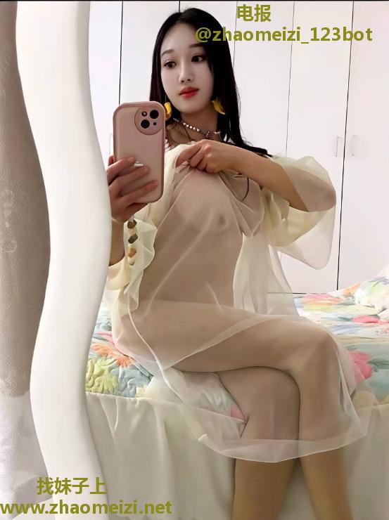 大奶双粉服务系小骚逼