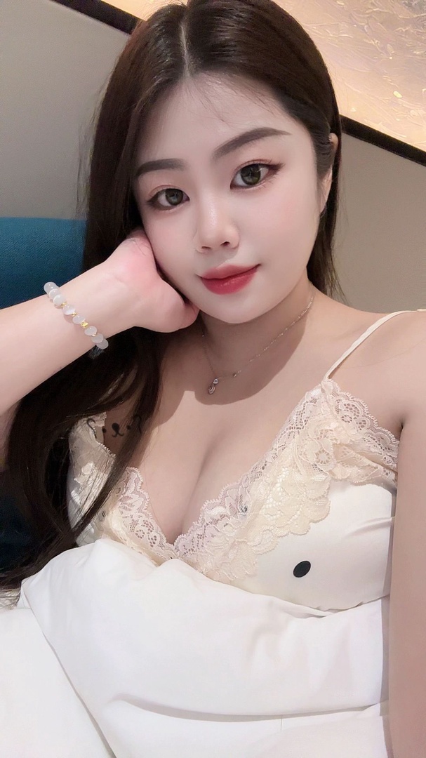 床上性起来风骚小姐姐