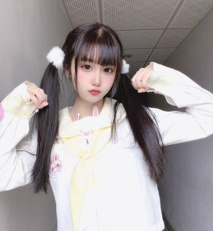 清纯二次元颜值嫩妹