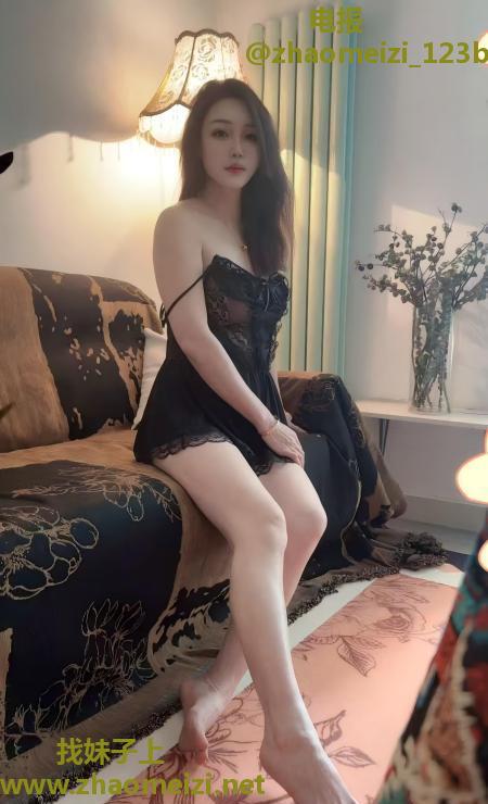 朝阳大胸翘臀风骚老师