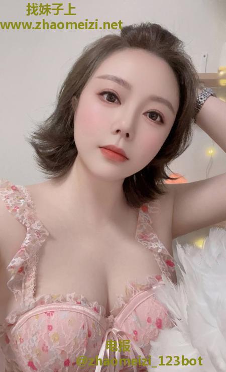 丰满胸大风骚妹子