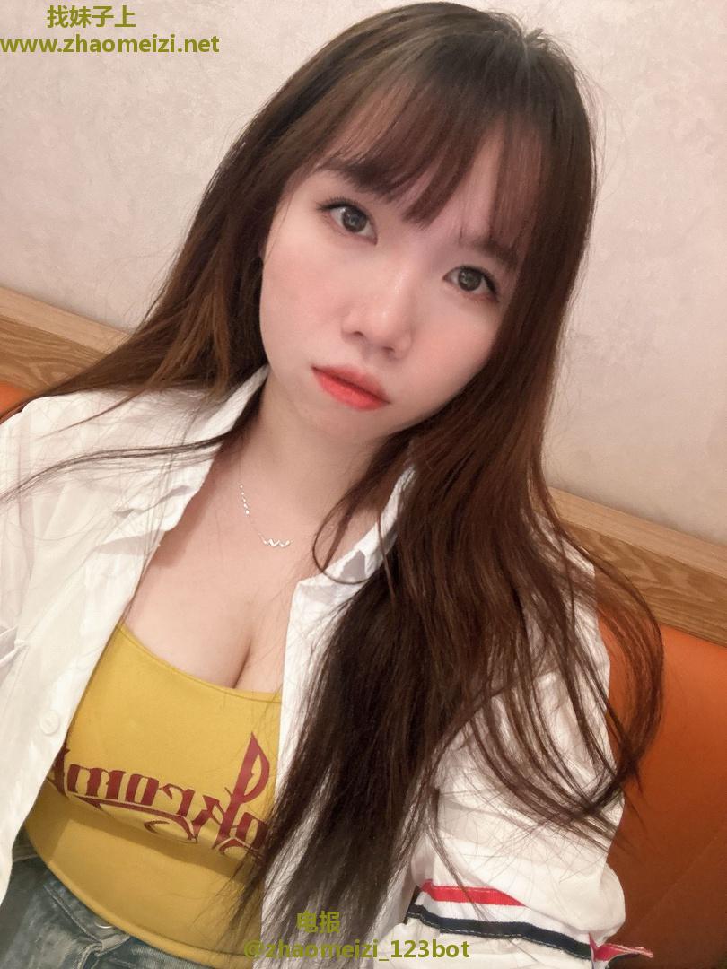 动作娴熟温柔小姐姐。
