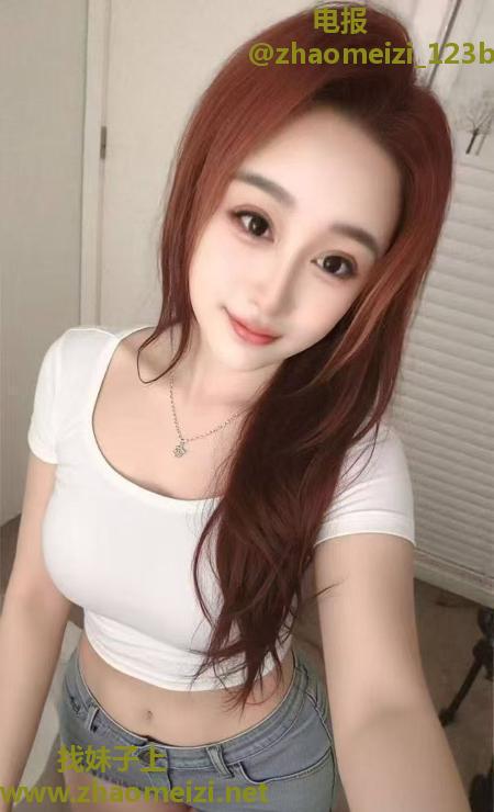 白嫩性感大胸妹妹