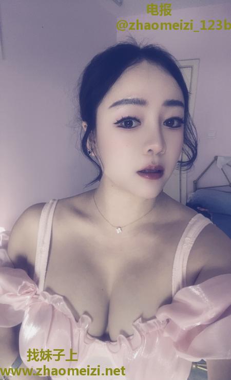 大胸肥臀少妇