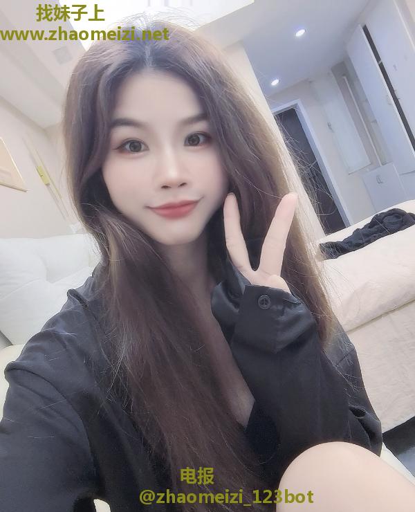 笑容甜美大长腿