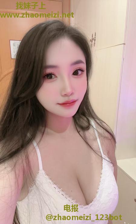 性感大胸奶瓶