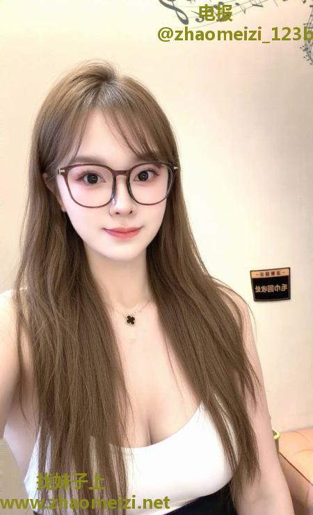天河大胸翘臀颜值妹子