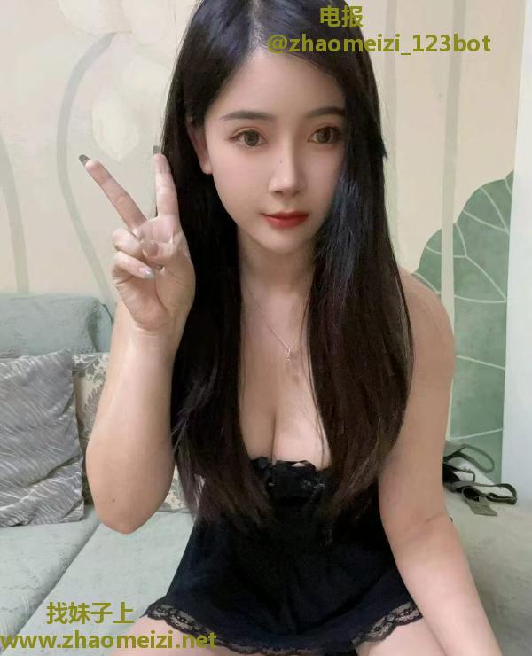 性感大胸翘臀骚妹