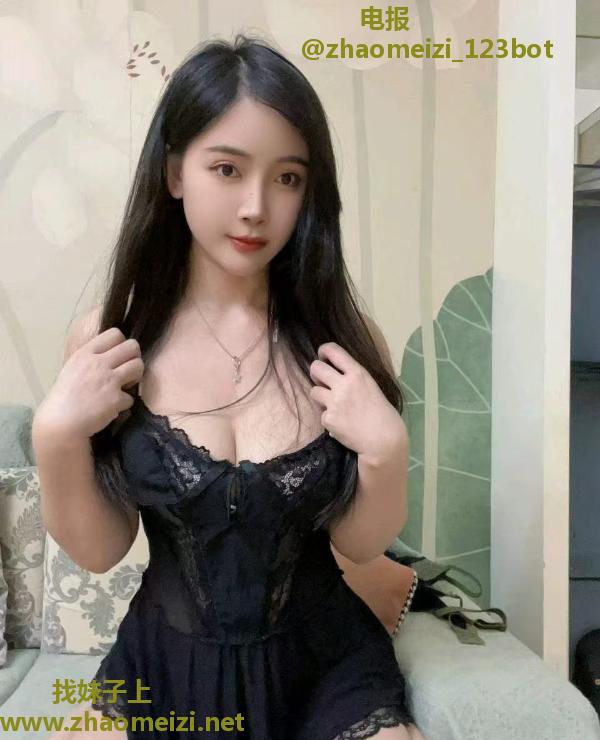 性感大胸翘臀骚妹