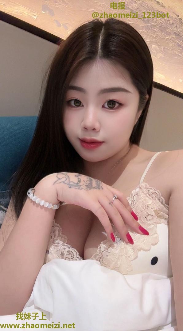 粉嫩逼逼小姐姐