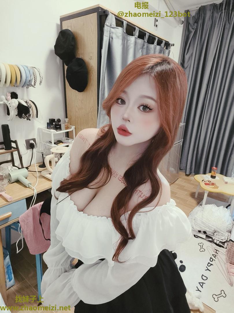 风骚粉嫩小少妇