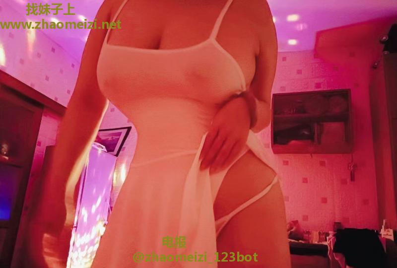 巨乳舔脚榨汁姐啊美
