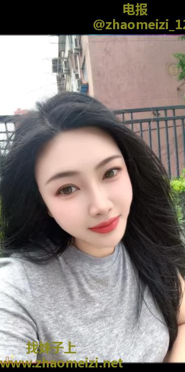 风骚苗条小甜妹