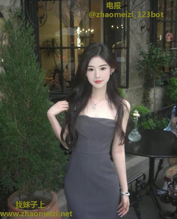 高挑可爱妹子小洋