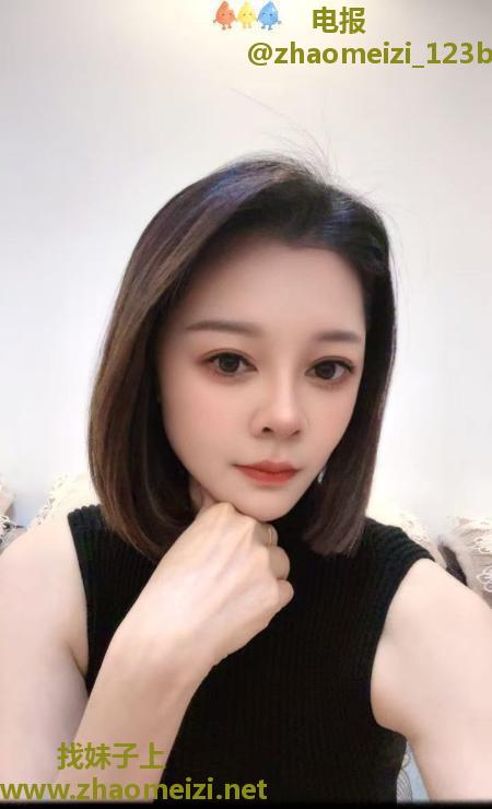 短发大奶御姐