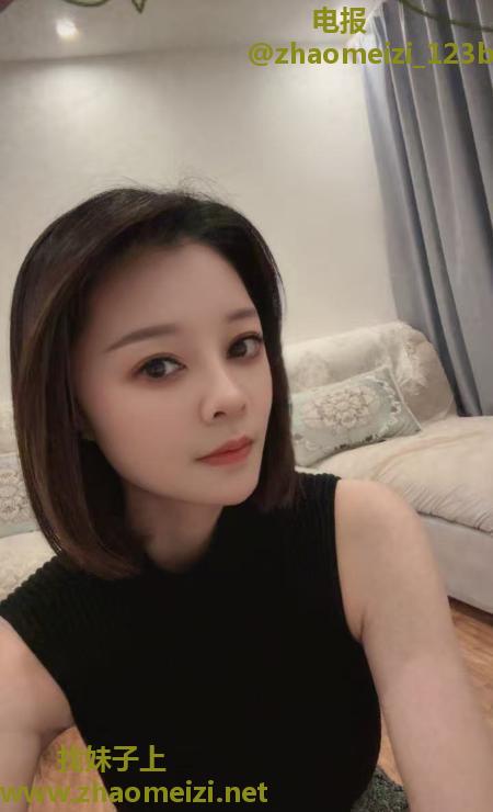 短发大奶御姐