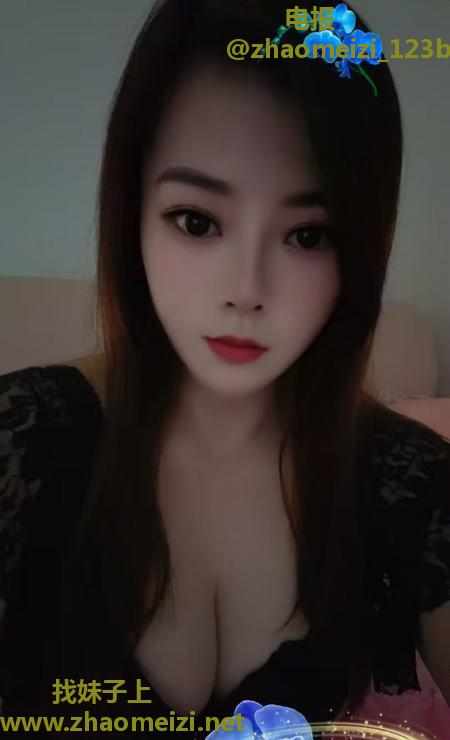 大奶子美腿少妇