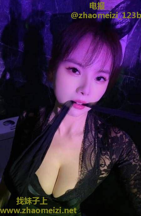 短发性感丰满妹妹